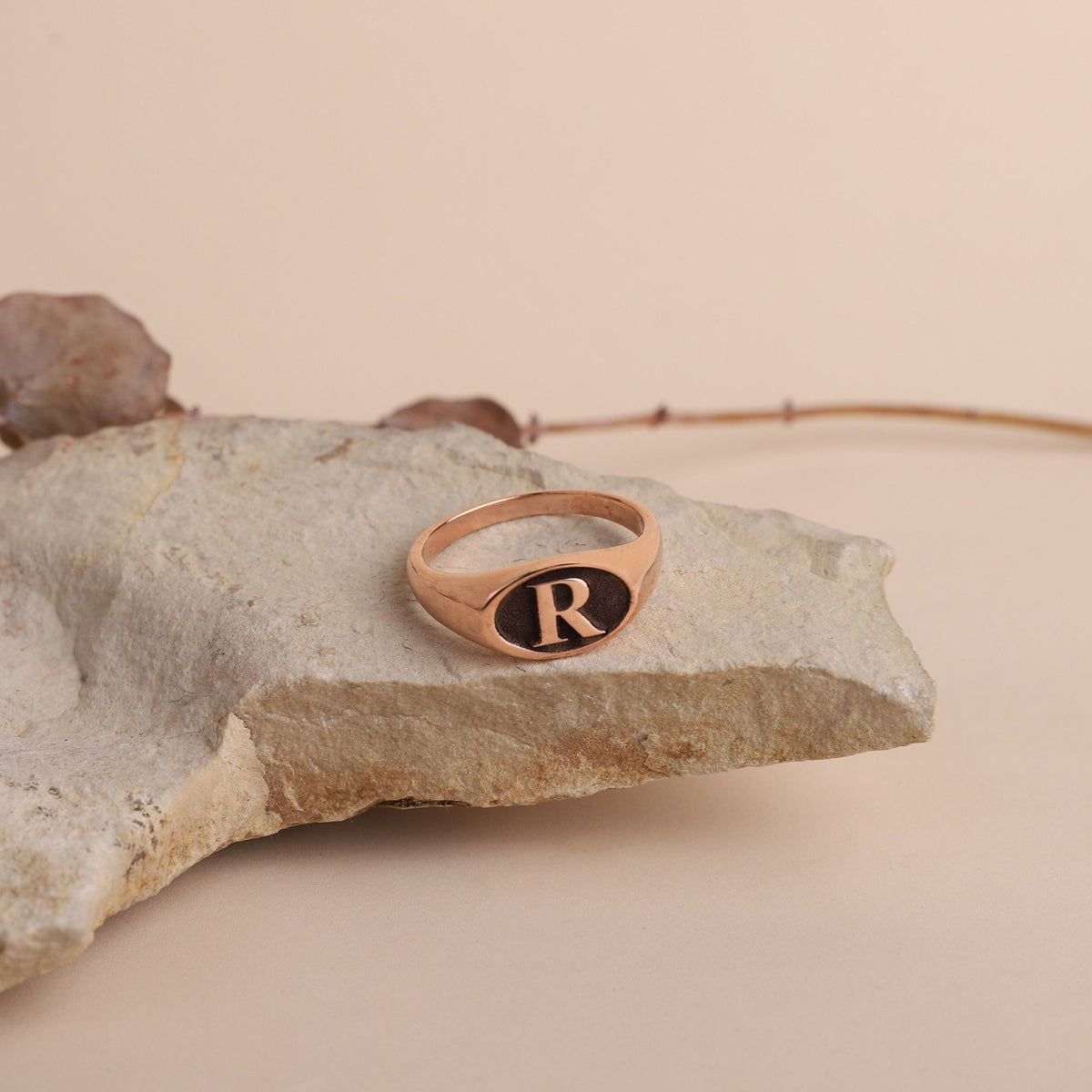 Personalized Letter Ring, Oval Signet Ring Women • Chunky Letter Ring for Wedding • Gold Initial Ring • Gifts for Her and Him