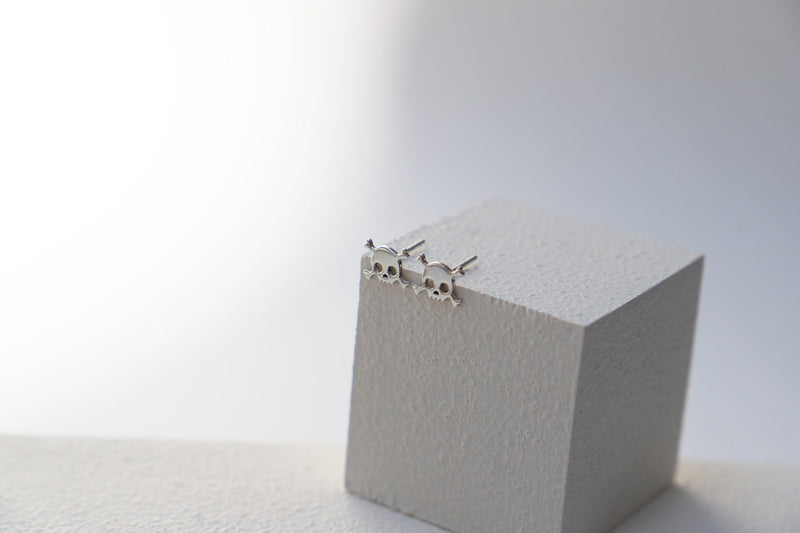 Skull Halloween Stud Silver Earrings, Minimalist Vintage Style Skull Gold Jewelry | Handmade Halloween Gifts | Perfect Birthday Gifts