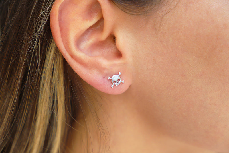 Skull Halloween Stud Silver Earrings, Minimalist Vintage Style Skull Gold Jewelry | Handmade Halloween Gifts | Perfect Birthday Gifts