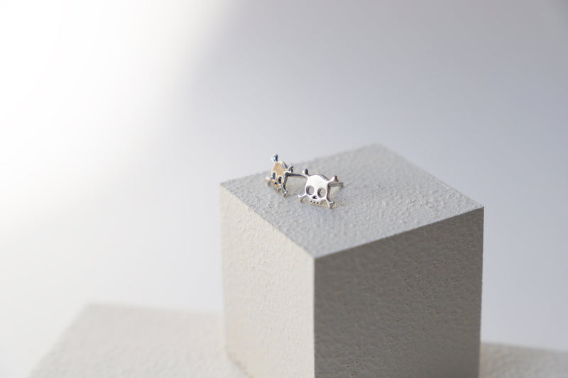 Skull Halloween Stud Silver Earrings, Minimalist Vintage Style Skull Gold Jewelry | Handmade Halloween Gifts | Perfect Birthday Gifts