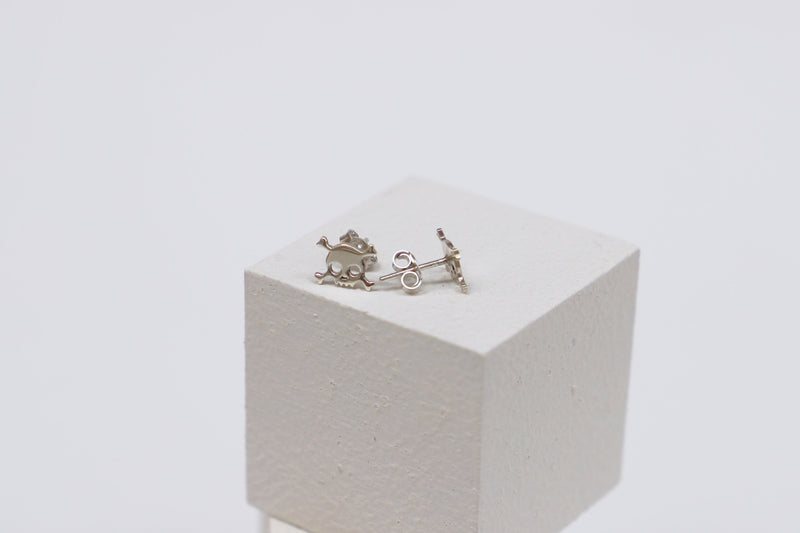 Skull Halloween Stud Silver Earrings, Minimalist Vintage Style Skull Gold Jewelry | Handmade Halloween Gifts | Perfect Birthday Gifts