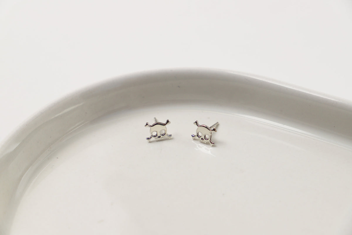 Skull Halloween Stud Silver Earrings, Minimalist Vintage Style Skull Gold Jewelry | Handmade Halloween Gifts | Perfect Birthday Gifts