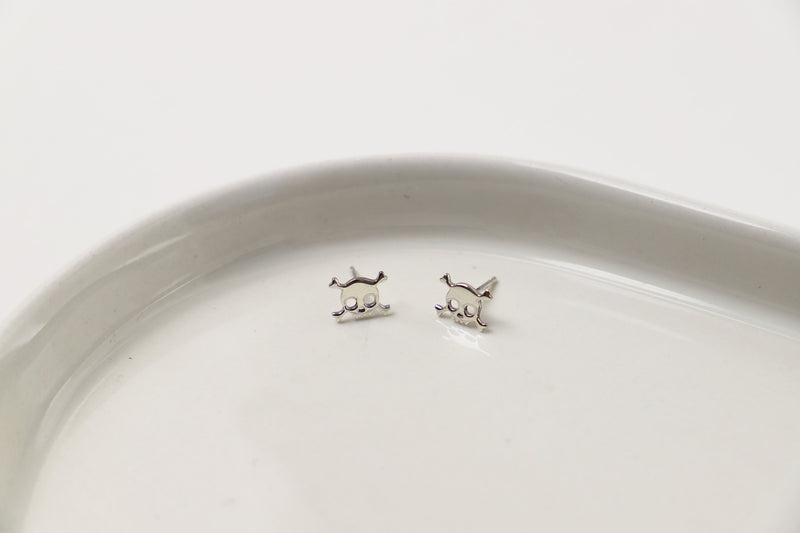 Skull Halloween Stud Silver Earrings, Minimalist Vintage Style Skull Gold Jewelry | Handmade Halloween Gifts | Perfect Birthday Gifts