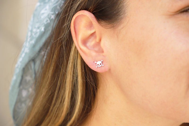 Skull Halloween Stud Silver Earrings, Minimalist Vintage Style Skull Gold Jewelry | Handmade Halloween Gifts | Perfect Birthday Gifts