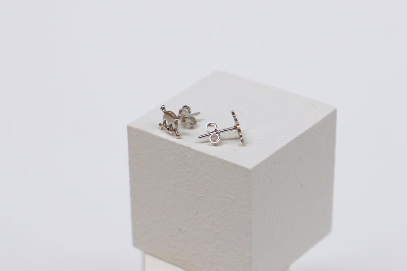 Skull Halloween Stud Silver Earrings, Minimalist Vintage Style Skull Gold Jewelry | Handmade Halloween Gifts | Perfect Birthday Gifts